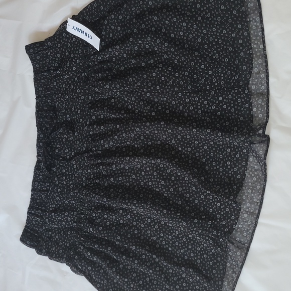 Old Navy Dresses & Skirts - [NWT] Old Navy Ditsy Floral Black & Grey Tiered Mini Skirt - Fully Lined (Small)
